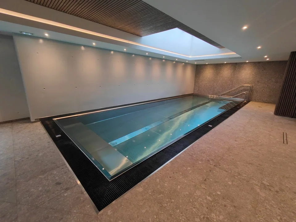 Bassin intérieur et éclairage intégré